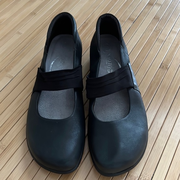 NAOT Koa Mary Jane Shoes Size 40 L9 EUC - Picture 1 of 7